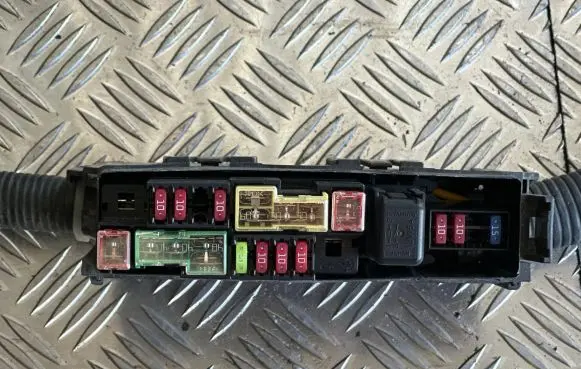 Nissan Leaf I (ZE0) Fuse box set 24382EW70B 7154722330 382FW7C