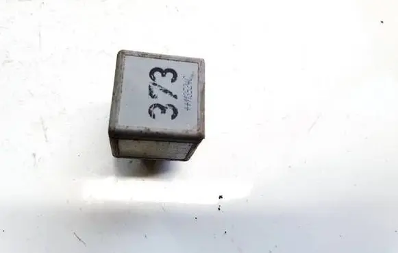 Volkswagen PASSAT B5.5 Other relay 8d0951253a v23134-b52-x301