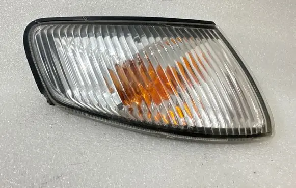 Mazda 626 Front indicator light 21061822 122V21