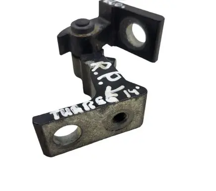 Volkswagen Touareg II Front door lower hinge 8K0831402A A046574