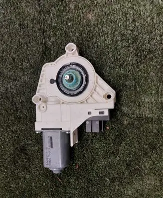 Audi Q7 4M Rear door window regulator motor 4L0959802B 4L0959802