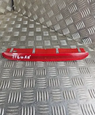 Volkswagen Tiguan Third/center stoplight 1k6945097a