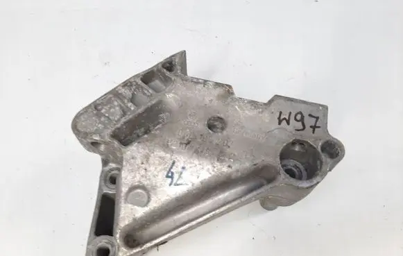 Volkswagen PASSAT B8 Engine mounting bracket 04L199207
