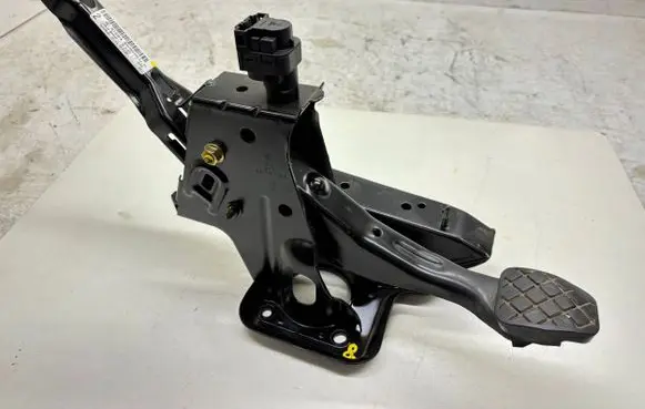 Volkswagen Polo Brake pedal 6Q1721058R