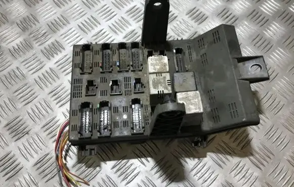 Renault Laguna I Fuse box set 7700319762