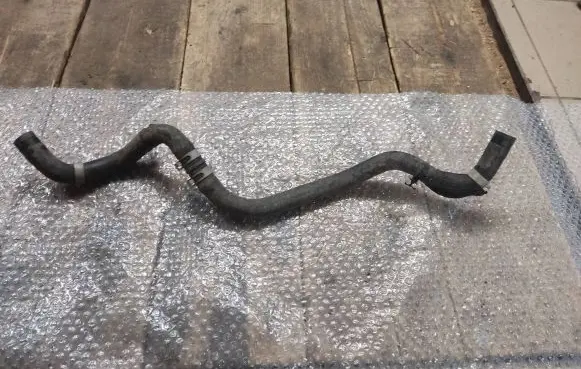 Coolant pipe/hose