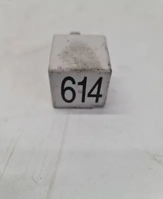 Volkswagen Golf V Other relay 8E0951253