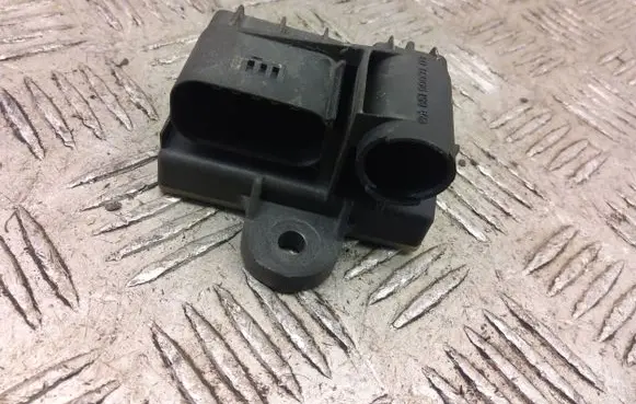 Mercedes-Benz A W176 Glow plug pre-heat relay a6519003103
