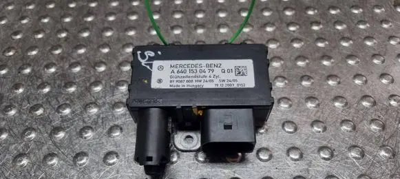 Mercedes-Benz A W169 Glow plug pre-heat relay S26380371 A6401530479