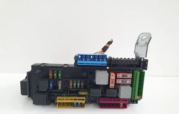 Mercedes-Benz C W204 Fuse module 2049005601 2049011901 2129024301