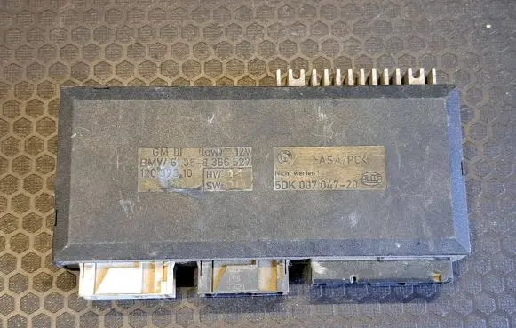 BMW 5 E39 Comfort/convenience module 8366527 51358366527