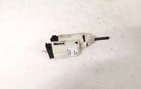 Volkswagen PASSAT B5.5 Brake pedal sensor switch 8E0927189B 19322005