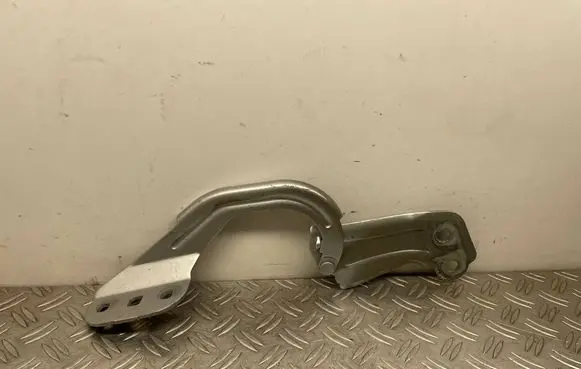 Ford Focus Engine bonnet/hood hinges BM51A16801AD