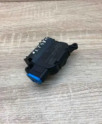 Skoda Octavia Mk2 (1Z) Air flap motor/actuator 0132801345 983389HD