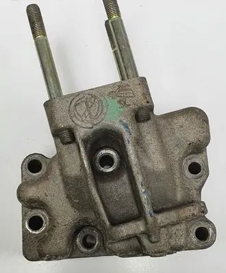 Engine mounting bracket