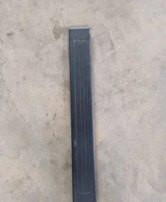 Mercedes-Benz GL X164 Front sill trim cover A1646800335