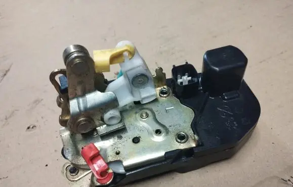 Jeep Grand Cherokee (WK) Rear door lock