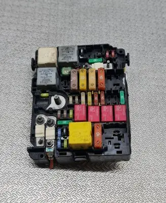 Peugeot 308 Fuse module 9804848580