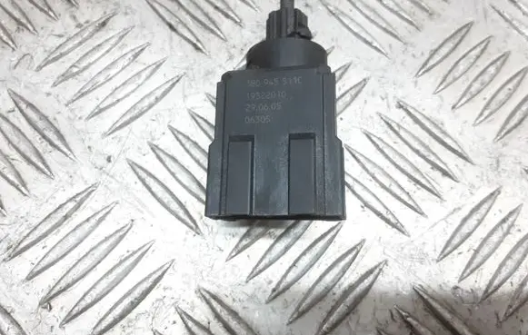 Volkswagen Touran I Brake pedal sensor switch 3B0945511C