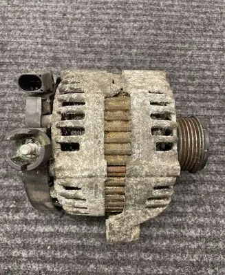 Volvo V70 Generator/alternator 30773111 0121615014