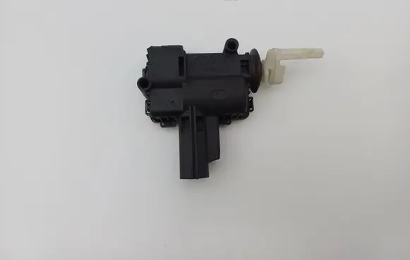 Ford Focus C-MAX Fuel tank cap lock 