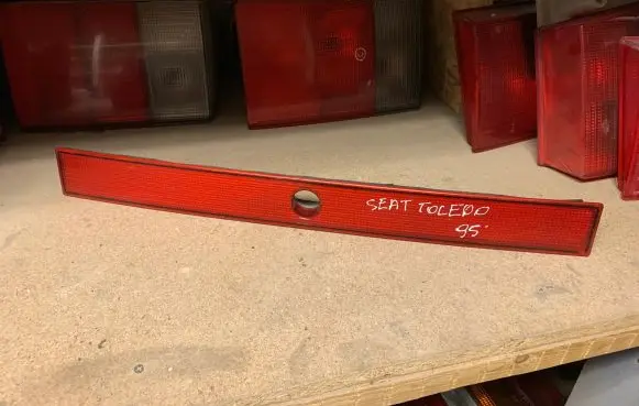 Seat Toledo I (1L) Trunk door license plate light bar 96155800