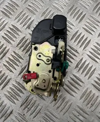 Dodge Durango II Front door lock 