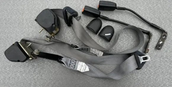 Nissan Patrol 260 Front seatbelt 86841-G9702 86840-G9800