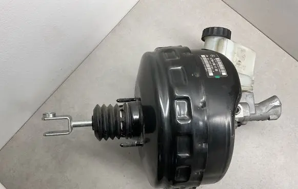 Mercedes-Benz C W204 Brake booster A2044301130 03774763014