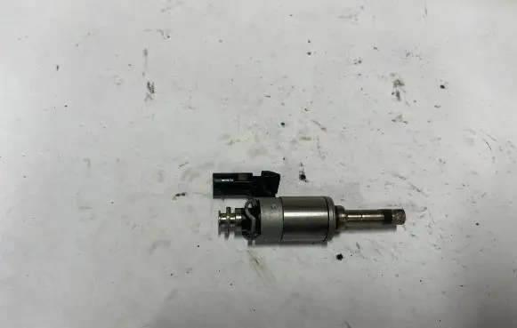 Audi A3 S3 8V Fuel injector 04E133036A
