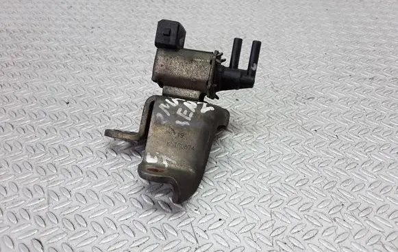 Mitsubishi Carisma Vacuum valve K5T48277