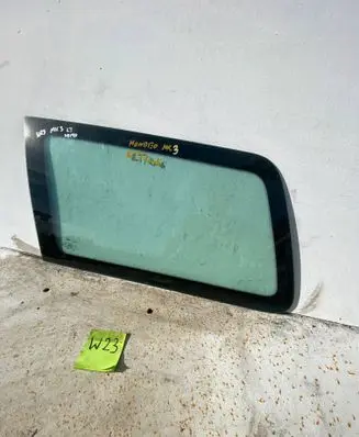Ford Mondeo Mk III Rear side window 43R00021 DOT32M13AS2