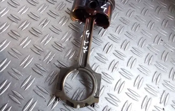 Ford Galaxy Piston with connecting rod