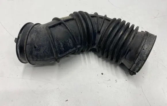 Air intake hose/pipe
