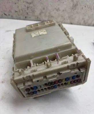 Toyota Prius (XW20) Fuse module 8273047290 9711 7B151463