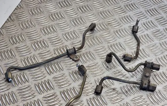 Honda FR-V Fuel line pipe