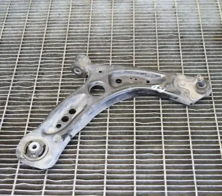 Skoda Octavia Mk3 (5E) Front lower control arm/wishbone 5Q0407152L