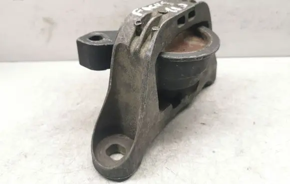 Ford Focus Engine mount bracket