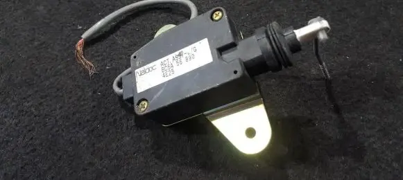 Mazda 323 Central locking motor bc5a56890 4e25