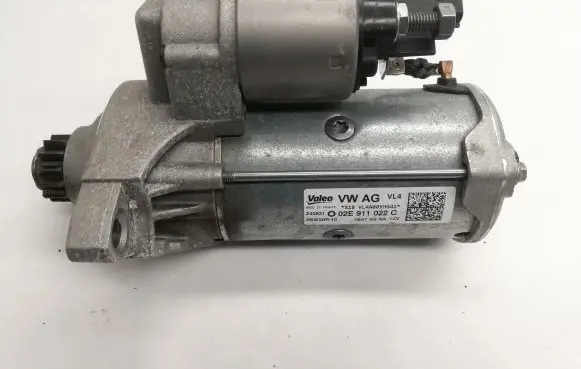 Volkswagen Tiguan Starter motor 02E911022C