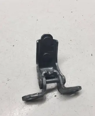 Honda CR-V Rear door lower hinge
