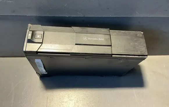 Mercedes-Benz S W220 CD/DVD changer A0028207989