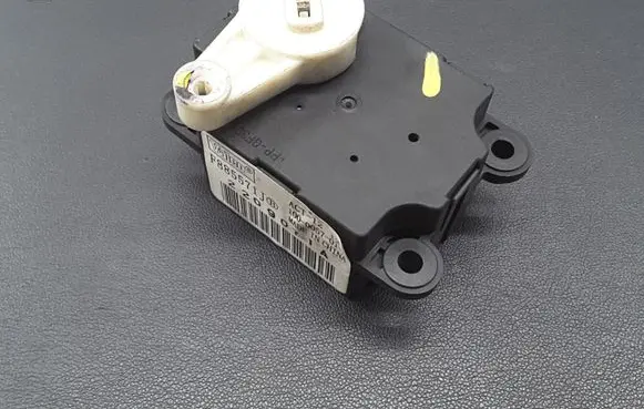 Nissan Tiida C11 Air flap motor/actuator F885571J 2209071A 1000057010