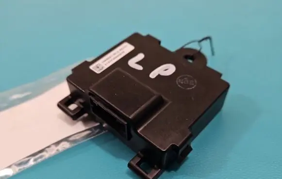 Tesla Model S Central body control module 1069651-00-D IMPRK1412389