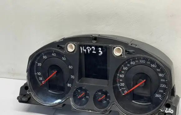 Volkswagen PASSAT B6 Speedometer (instrument cluster) 3106067