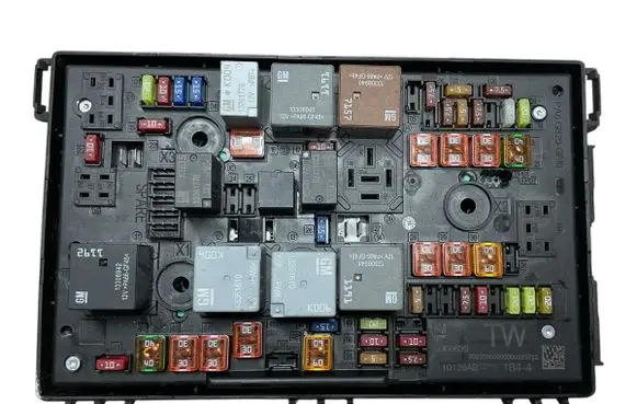 Opel Astra J Fuse module 13368639 1110126AB