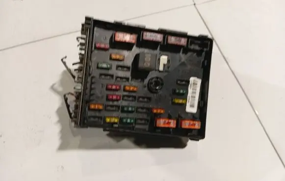 Volkswagen PASSAT B7 Fuse box set 3C0937125A