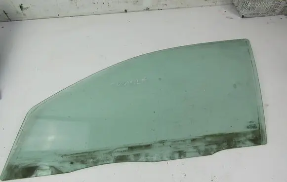 Ford Mondeo Mk III Front door window glass four-door 