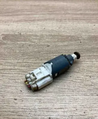 Renault Twingo II Brake pedal sensor switch 8200168238