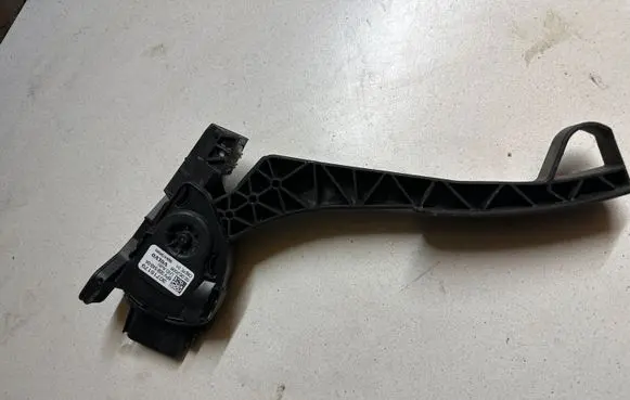Volvo XC90 Accelerator throttle pedal 30715179 C95YE01 6PV00954804